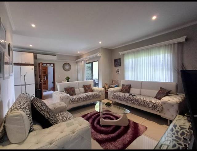 3 BEDROOM APARTMENT FOR SALE IN UMHLANGA RIDGE